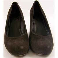 next size 55 brown court shoes