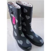 next black wellies bnwt with white hearts size 45