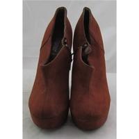 New Look, size 5 terracotta faux suede platforms