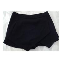 New Look (Petite), Size 6, Black Shorts