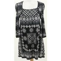 next size 12 black white patterned tunic top