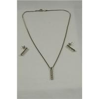 Necklace and earrings set. unknown - Size: Medium - Metallics - Necklace