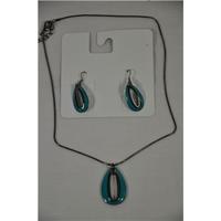 necklace earrings set unknown size medium green pendant