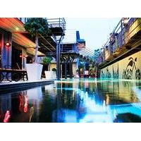 Nicky\'s Handlebar Hotel