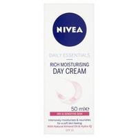 Nivea Visage Day Cream Dry/Sensitive SPF 15 Tube 50ml