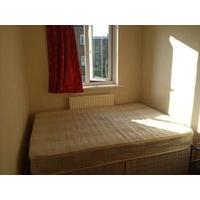 Nice single room with double bed in Wood green