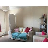 Nice furnished double room with Ensuite in 3 bedroom house with cleaner & super fast broadband