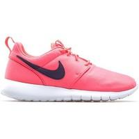 Nike Roshe One GS girls\'s Children\'s Shoes (Trainers) in pink