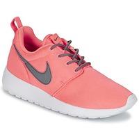 Nike ROSHE ONE GRADE SCHOOL girls\'s Children\'s Shoes (Trainers) in pink