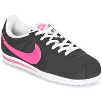 Nike CORTEZ NYLON GRADE SCHOOL girls\'s Children\'s Shoes (Trainers) in black
