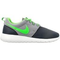 Nike Roshe One GS boys\'s Children\'s Shoes (Trainers) in grey