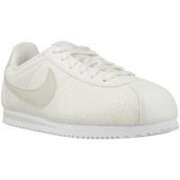 Nike Classic Cortez SE GS boys\'s Children\'s Shoes (Trainers) in White