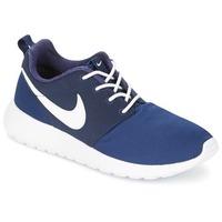 Nike ROSHE ONE JUNIOR boys\'s Children\'s Shoes (Trainers) in blue