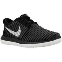 Nike Roshe Two Flyknit boys\'s Children\'s Shoes (Trainers) in Grey
