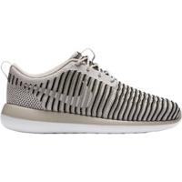 nike roshe two flyknit wmn stringneutral oliveblackstring