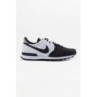 nike internationalist premium se white and black trainers white