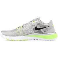 Nike Lunar Caldra men\'s Shoes (Trainers) in Silver