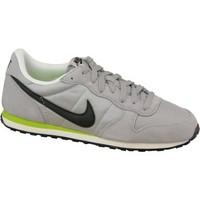 Nike Genicco men\'s Shoes (Trainers) in grey