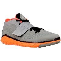 Nike Flight Flex Trainer 2 men\'s Shoes (Trainers) in Grey