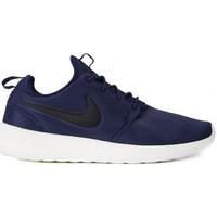 Nike Roshe Two men\'s Shoes (Trainers) in multicolour