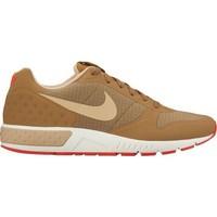 Nike NICHTGAZER LW men\'s Shoes (Trainers) in brown