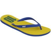 Nike Solarsoft Thong 2 Soccer men\'s Flip flops / Sandals (Shoes) in yellow
