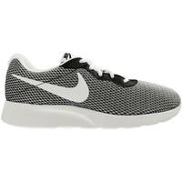 Nike Tanjun SE men\'s Shoes (Trainers) in White