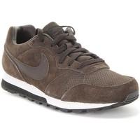 Nike MD Runner 2 Leather Prem men\'s Shoes (Trainers) in Brown