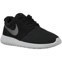 Nike Roshe One Suede men\'s Shoes (Trainers) in Grey