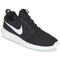 Nike ROSHE TWO men\'s Shoes (Trainers) in white
