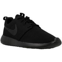 Nike Roshe One men\'s Shoes (Trainers) in Black