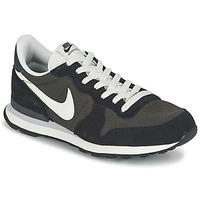 Nike INTERNATIONALIST men\'s Shoes (Trainers) in black