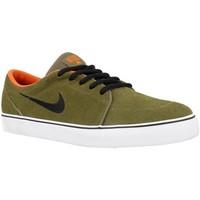 Nike Satire men\'s Skate Shoes (Trainers) in Green