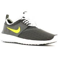 Nike 747108 Sport shoes Man Grey men\'s Shoes (Trainers) in grey