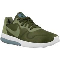 Nike MD Runner 2 LW men\'s Shoes (Trainers) in Green