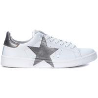 Nira Rubens Daiquiri white leather sneaker with grey star women\'s Trainers in white