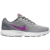 Nike W Revolution 3 women\'s Shoes (Trainers) in White