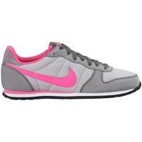 Nike Wmns Genicco Canvas women\'s Shoes (Trainers) in Grey