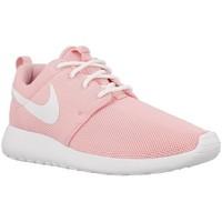 Nike Wmns Roshe One women\'s Shoes (Trainers) in White