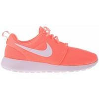 Nike Roshe One women\'s Shoes (Trainers) in White