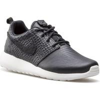 Nike Wmns Roshe One LX women\'s Shoes (Trainers) in Black