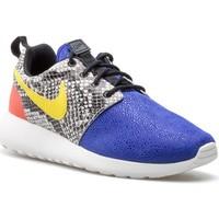 Nike Wmns Roshe One LX women\'s Shoes (Trainers) in Grey