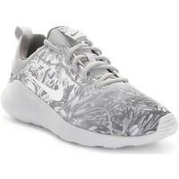 Nike Wmns Kaishi 20 Print women\'s Shoes (Trainers) in Grey