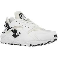 Nike W Air Huarache Run SE women\'s Shoes (Trainers) in White