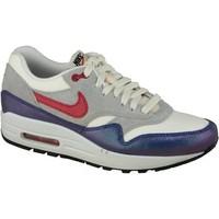 Nike Wmns Air Max 1 Vntg women\'s Shoes (Trainers) in BEIGE