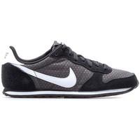 Nike Wmns Genicco women\'s Shoes (Trainers) in black