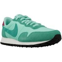 Nike W Air Pegasus 83 women\'s Shoes (Trainers) in green