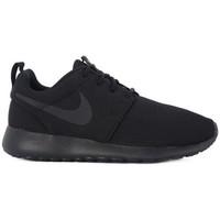 Nike Roshe One women\'s Shoes (Trainers) in Black
