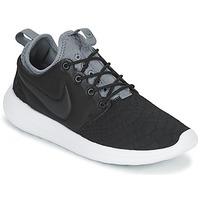 Nike ROSHE TWO SE W women\'s Shoes (Trainers) in black