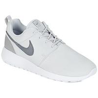 Nike ROSHE ONE SUEDE W women\'s Shoes (Trainers) in grey